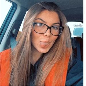 Meet your Posher, Elaina